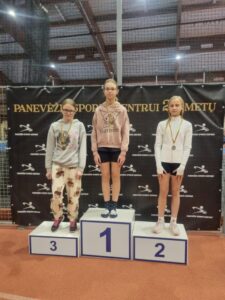 Panevėžio sporto centro lengvaatlečiai dalyvavo kalėdinėse varžybose 17